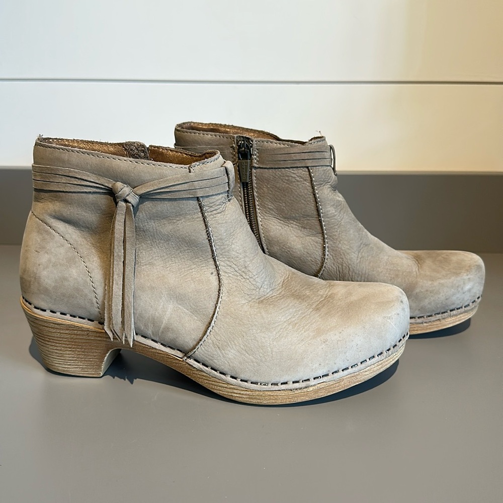 Dansko Markie Booties, size 40/9.5